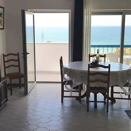 Casa Luciana · Apartamento T2 Frente Mar Na Praia Da Rocha