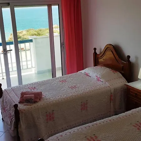 Casa Luciana · Apartamento T2 Frente Mar Na Praia Da Rocha Portimão
